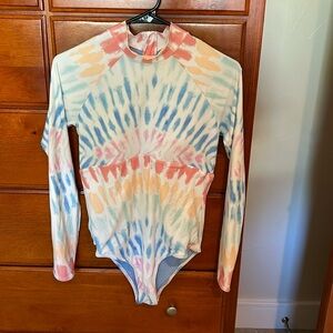 Rip Curl wipeout long sleeve swimsuit zip up size Large